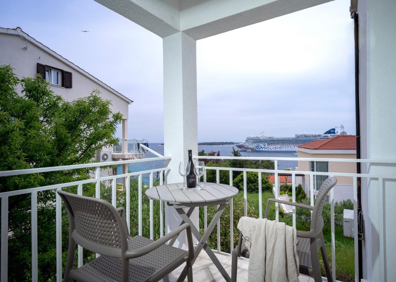 Feelhvar Along Bluelagoon Beach Hvar Town Exterior photo