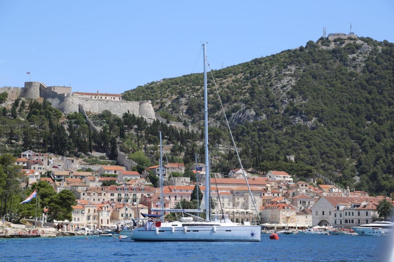 Feelhvar Along Bluelagoon Beach Hvar Town Exterior photo